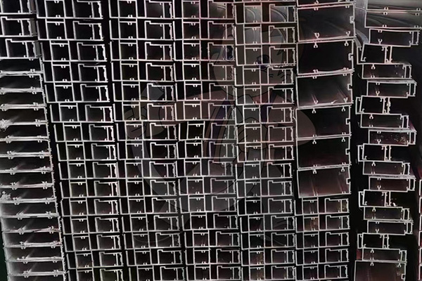 北京幕墙公司联合北京盛达伟业型材拉弯厂实现单元体幕墙高精度加工